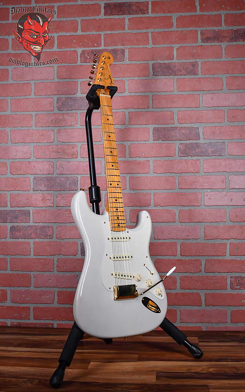 
                      
                        Fender American Vintage Limited Edition 1957 Stratocaster  White Blonde 2006 w/OHSC
                      
                    