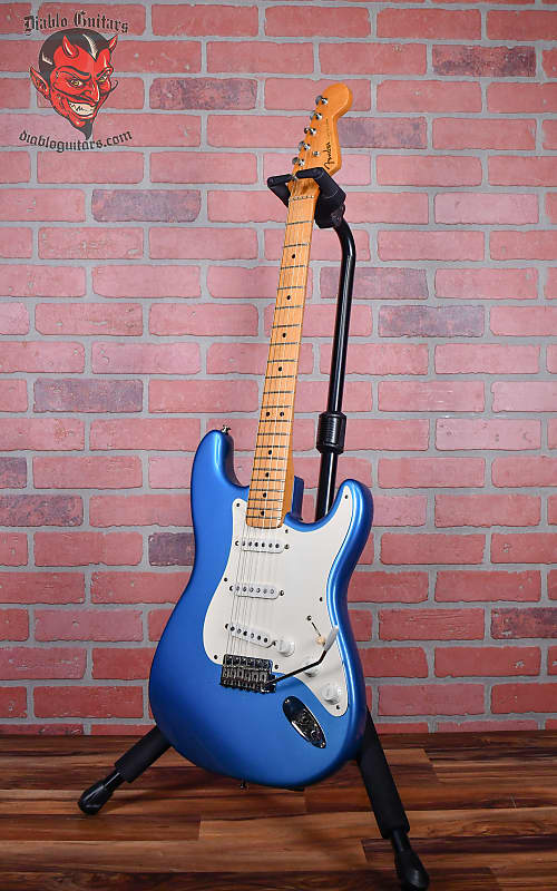 
                      
                        Fender American Vintage '57 Stratocaster 1988 Lake Placid Blue w/OHSC
                      
                    