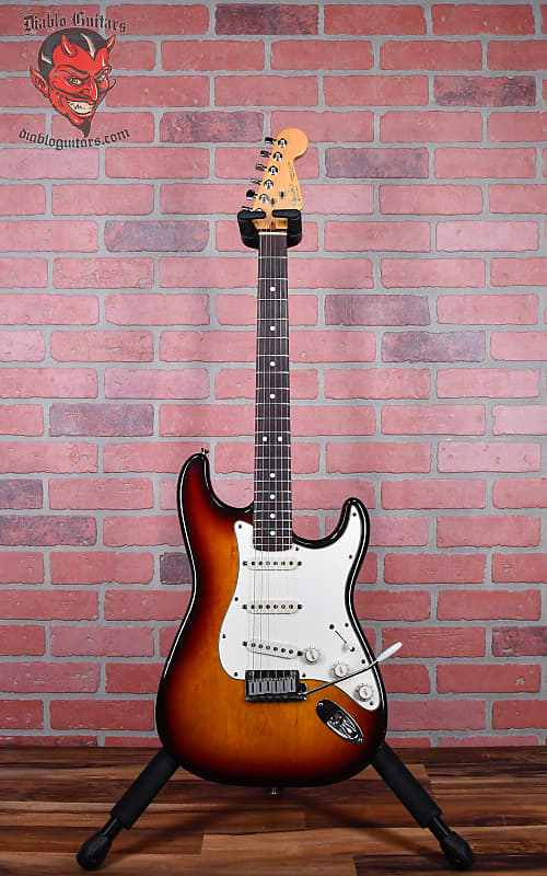 
                      
                        Fender Standard Stratocaster with Rosewood Fretboard Brown Sunburst 1988 w/OHSC
                      
                    