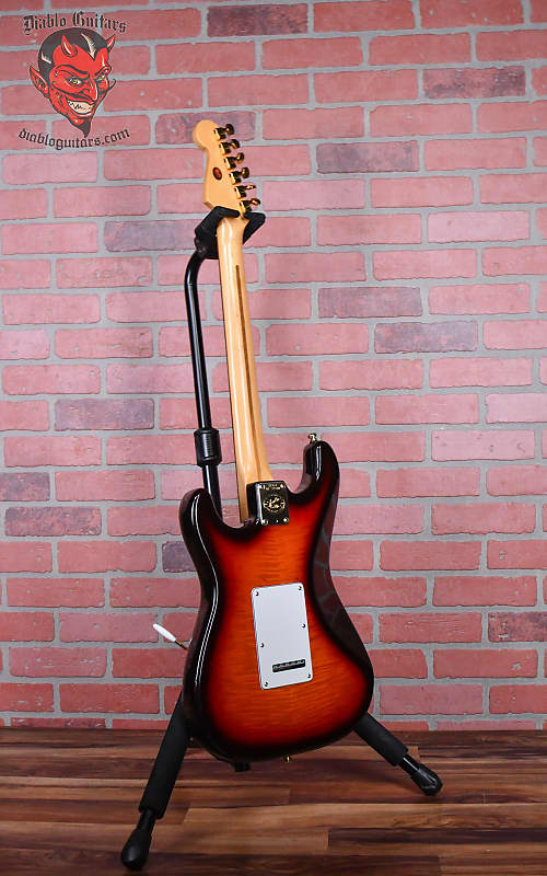 
                      
                        Fender 50th Anniversary Limited Edition American Standard Strat Flame Maple Top&Back Antique Burst #2377 1996 w/OHSC
                      
                    