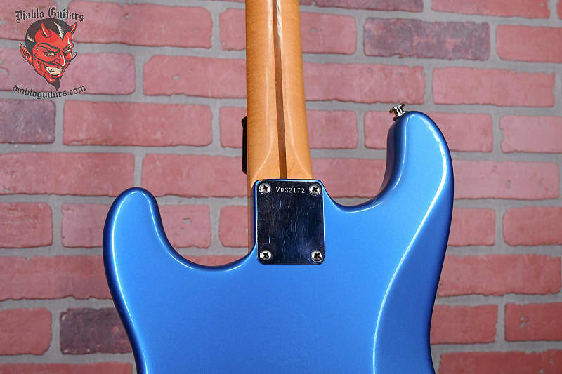 
                      
                        Fender American Vintage '57 Stratocaster 1988 Lake Placid Blue w/OHSC
                      
                    