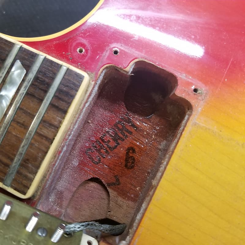 
                      
                        Gibson Les Paul Standard Cherry Sunburst 1978 w/OHSC
                      
                    