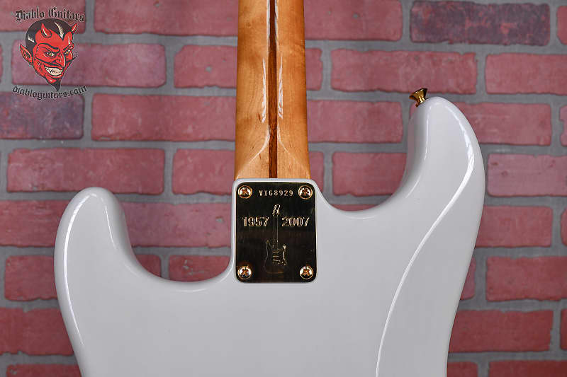 
                      
                        Fender American Vintage Limited Edition 1957 Stratocaster  White Blonde 2006 w/OHSC
                      
                    