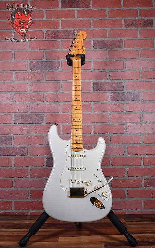 
                      
                        Fender American Vintage Limited Edition 1957 Stratocaster  White Blonde 2006 w/OHSC
                      
                    