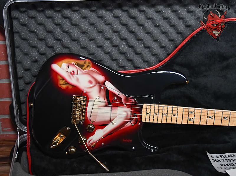 Fender USA Custom Shop 40th Anniversary Playboy Marilyn Monroe Stratocaster Hand Painted Graphic By Pamelina Hovnatanian 1993 w/OHSC