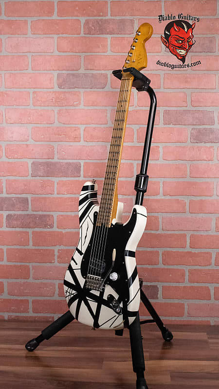 EVH Striped Series '78 Eruption 2022 - Present - Black / White Stripe Relic