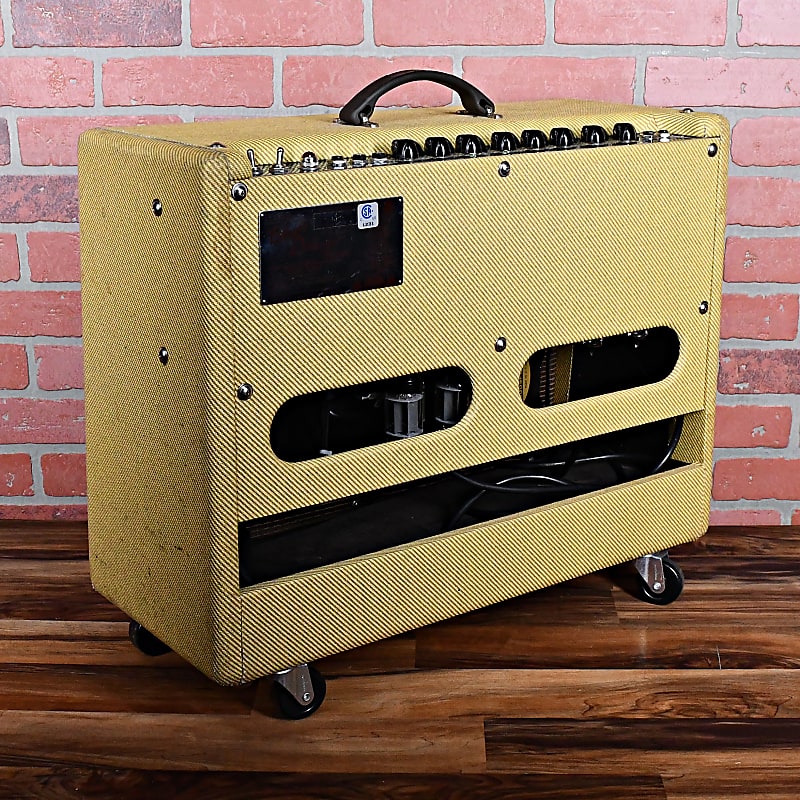 
                      
                        Fender Blues Deluxe 1x12" 40watt Tube Tweed Combo
                      
                    