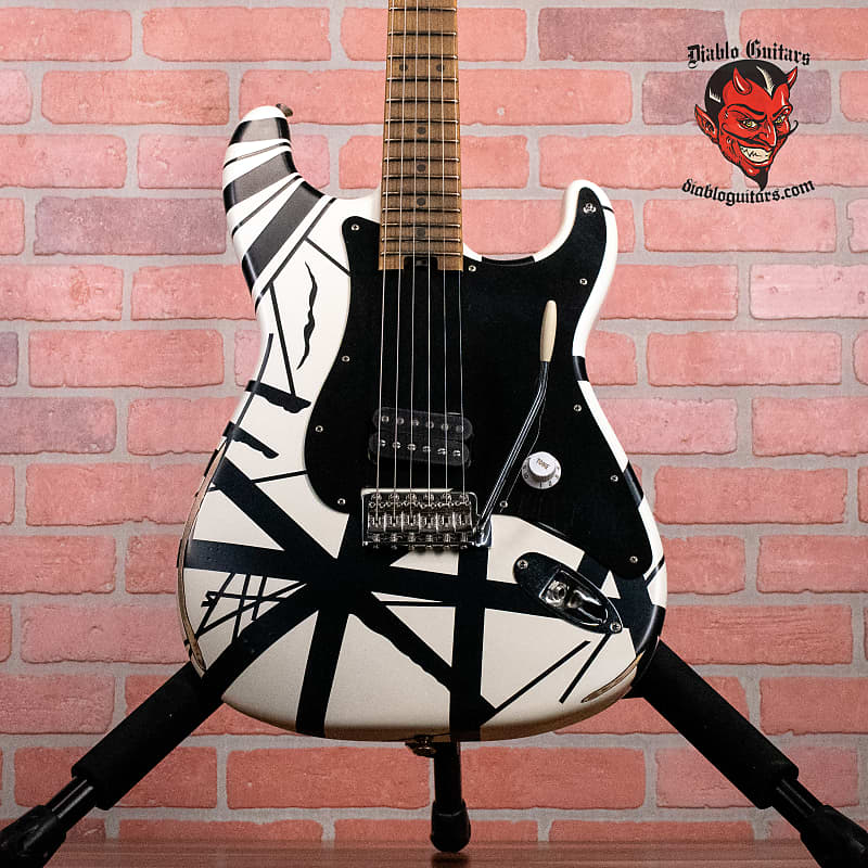 EVH Striped Series '78 Eruption 2022 - Present - Black / White Stripe Relic