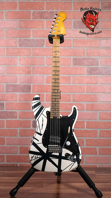 EVH Striped Series '78 Eruption 2022 - Present - Black / White Stripe Relic