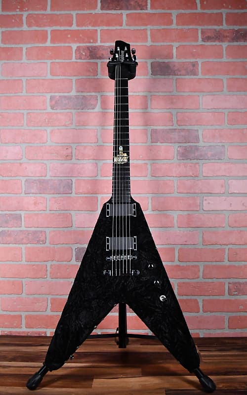 
                      
                        Washburn USA Custom Shop Velvet V 2007 Black Velvet with Studs / Matte Black w/OHSC Black Label Society (Video)
                      
                    