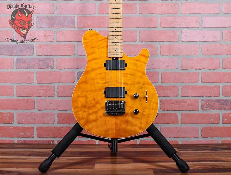 Ernie Ball Music Man Axis Super Sport Hardtail with Quilted Maple Top Translucent Gold 2000 w/Gator Hardshell Case