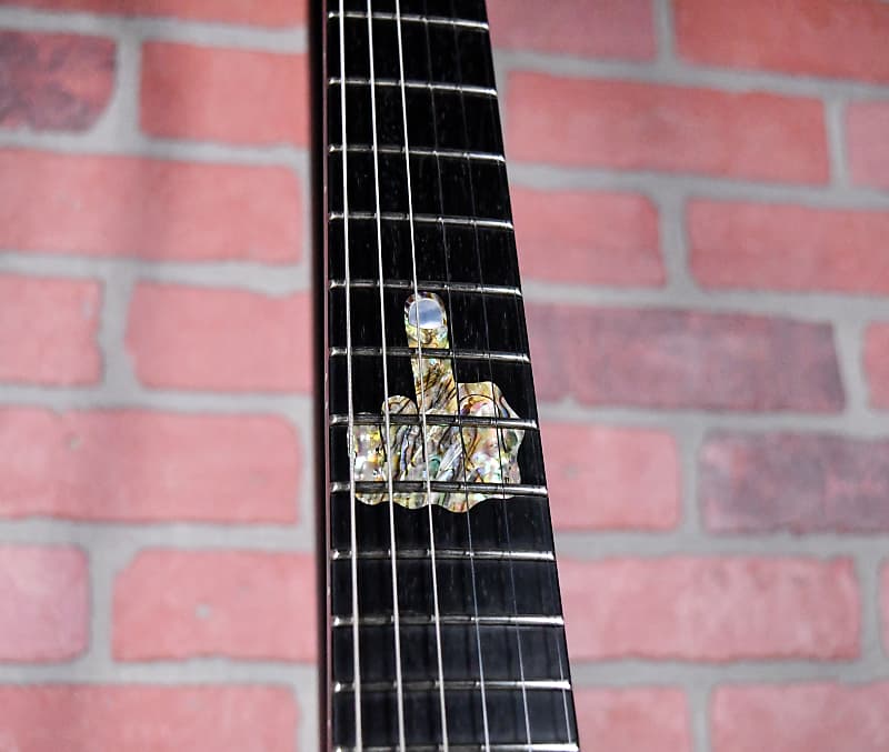 
                      
                        Washburn USA Custom Shop Velvet V 2007 Black Velvet with Studs / Matte Black w/OHSC Black Label Society (Video)
                      
                    