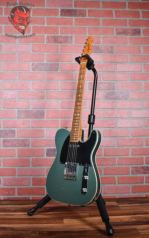 
                      
                        Fender Usa Custom Shop Limited Edition Custom Esquire #13 of 100 (Tele Conversion) 1992 - Firemist Silver w/OHSC
                      
                    