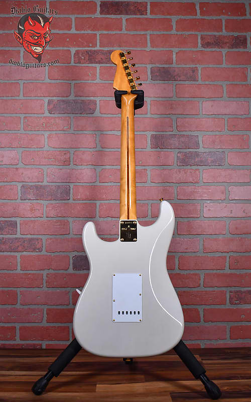 
                      
                        Fender American Vintage Limited Edition 1957 Stratocaster  White Blonde 2006 w/OHSC
                      
                    