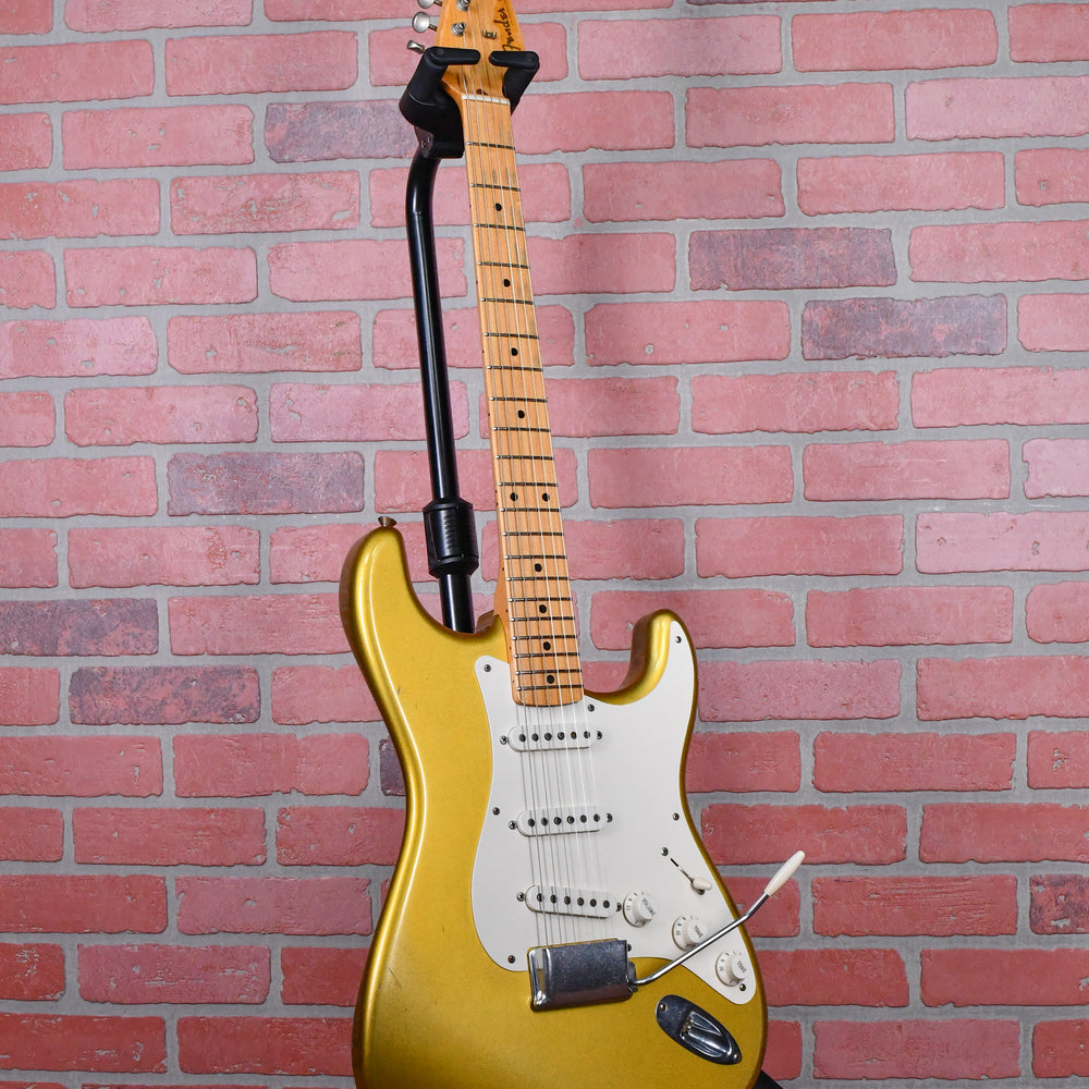 
                      
                        Fender Custom Shop '57 Reissue Stratocaster Relic 2005 Gold Frost w/OHSC and COA
                      
                    