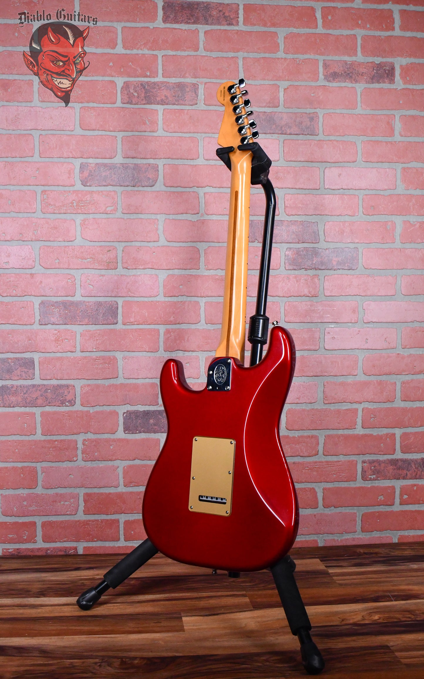 Fender American Deluxe Stratocaster V-Neck 50th Anniversary with Maple Fretboard Candy Apple Red 2004 wOHSC