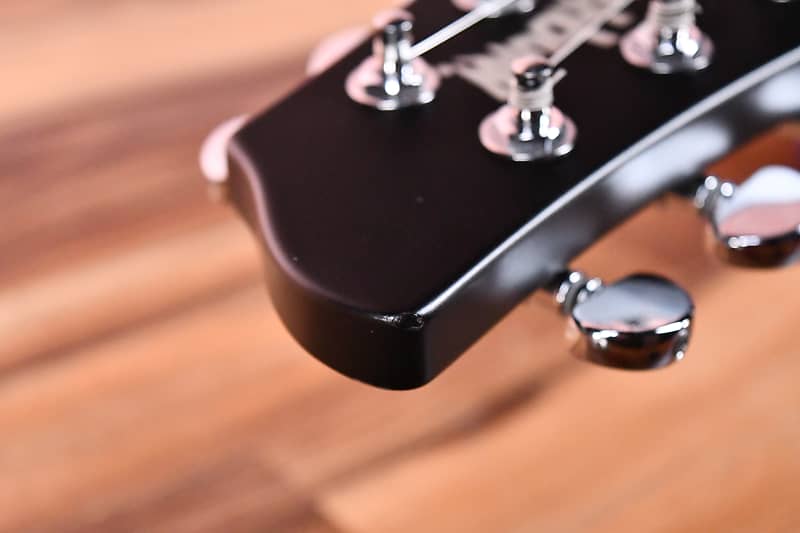 
                      
                        Washburn USA Custom Shop Velvet V 2007 Black Velvet with Studs / Matte Black w/OHSC Black Label Society (Video)
                      
                    
