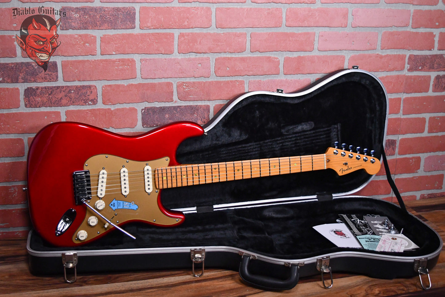 Fender American Deluxe Stratocaster V-Neck 50th Anniversary with Maple Fretboard Candy Apple Red 2004 wOHSC