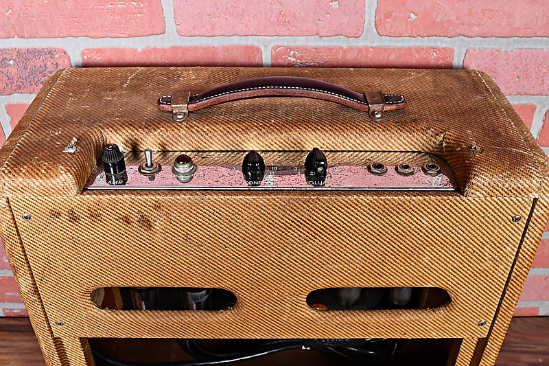 
                      
                        Fender Vintage 1958 Harvard Tweed 5F10 Circuit 1 x 10" 10 Watt Narrow Panel Amp RARE!
                      
                    