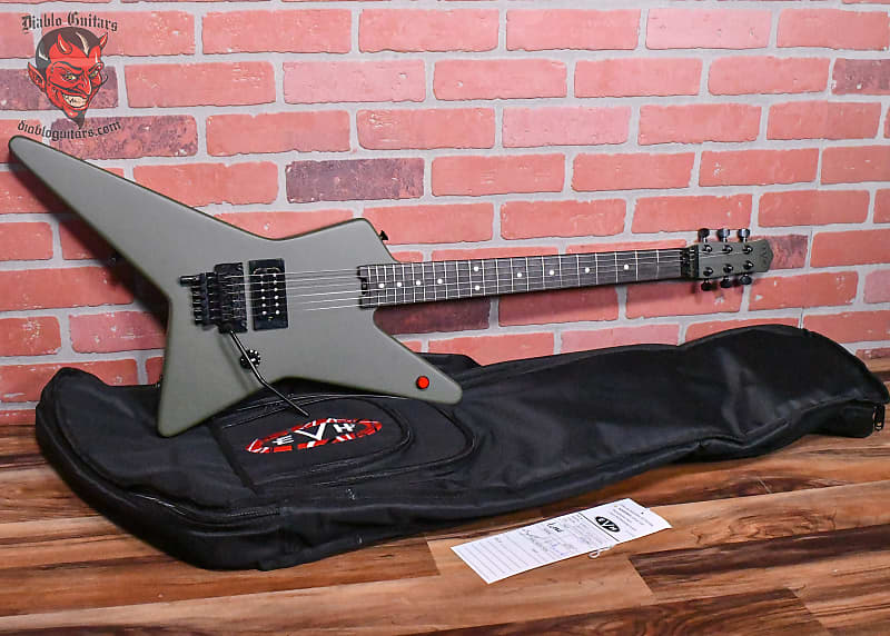 
                      
                        EVH Star Limited Edition Matte Army Drab 2023 w/Original Gigbag
                      
                    