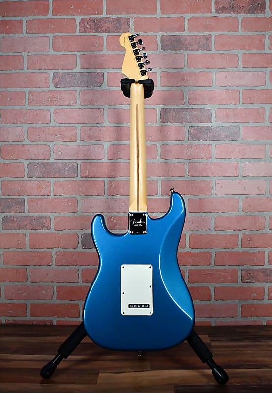 Fender American Standard Stratocaster Maple Fretboard Aqua Marine Metallic 2000 w/Hardshell/ EMGs