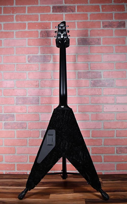 
                      
                        Washburn USA Custom Shop Velvet V 2007 Black Velvet with Studs / Matte Black w/OHSC Black Label Society (Video)
                      
                    