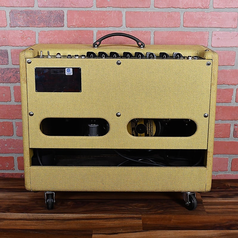 
                      
                        Fender Blues Deluxe 1x12" 40watt Tube Tweed Combo
                      
                    