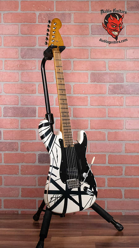 EVH Striped Series '78 Eruption 2022 - Present - Black / White Stripe Relic