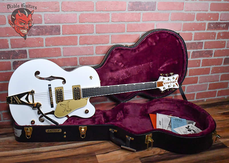 
                      
                        Gretsch G6136TG Players Edition Falcon Hollow Body with Bigsby White 2023 w/OHSC
                      
                    