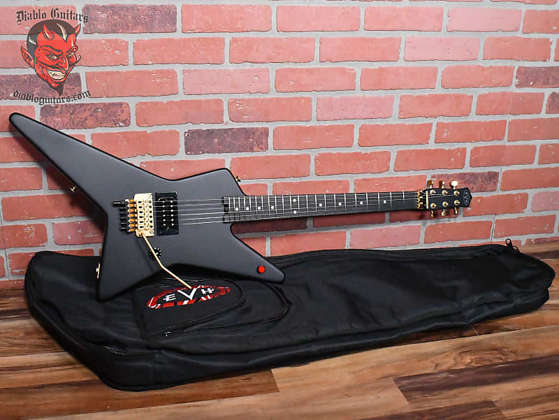 EVH Star Limited Edition Stealth Black 2023 w/Original Gigbag (B-Stock)