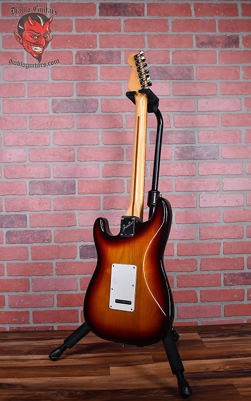 
                      
                        Fender Standard Stratocaster with Rosewood Fretboard Brown Sunburst 1988 w/OHSC
                      
                    