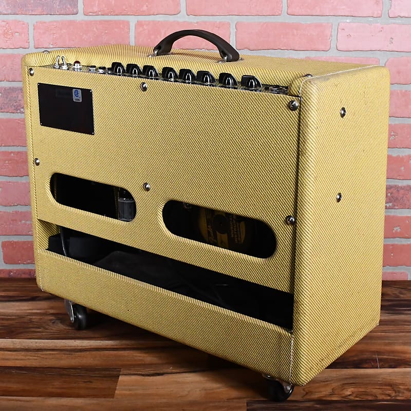 
                      
                        Fender Blues Deluxe 1x12" 40watt Tube Tweed Combo
                      
                    