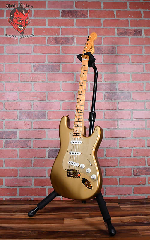 
                      
                        Fender Custom Shop HLE Homer Haynes Limited Edition ‘57 Strat #355 of 500 Metallic Gold #355 of 500 W/OHSC
                      
                    