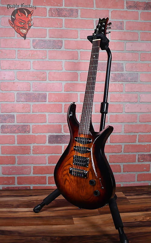 
                      
                        Driskill USA Custom Diablo HSS Violin Sunburst 1998 w/OHSC
                      
                    