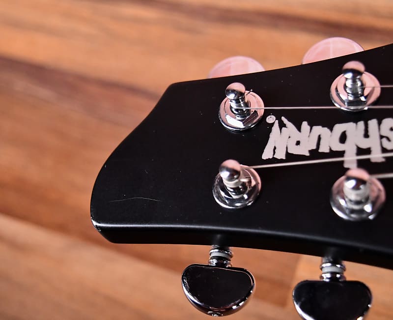 
                      
                        Washburn USA Custom Shop Velvet V 2007 Black Velvet with Studs / Matte Black w/OHSC Black Label Society (Video)
                      
                    