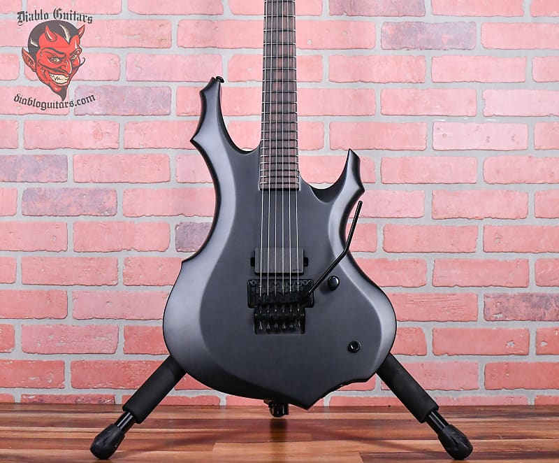 
                      
                        ESP LTD F Black Metal Black Satin w/ESP Form Fit hardshell Case
                      
                    