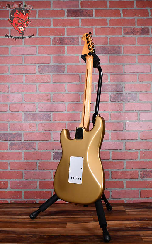 
                      
                        Fender Custom Shop HLE Homer Haynes Limited Edition ‘57 Strat #355 of 500 Metallic Gold #355 of 500 W/OHSC
                      
                    