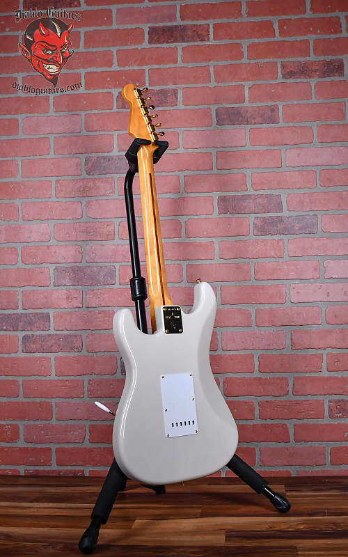 
                      
                        Fender American Vintage Limited Edition 1957 Stratocaster  White Blonde 2006 w/OHSC
                      
                    