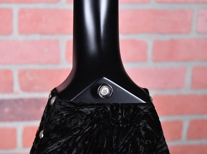 
                      
                        Washburn USA Custom Shop Velvet V 2007 Black Velvet with Studs / Matte Black w/OHSC Black Label Society (Video)
                      
                    
