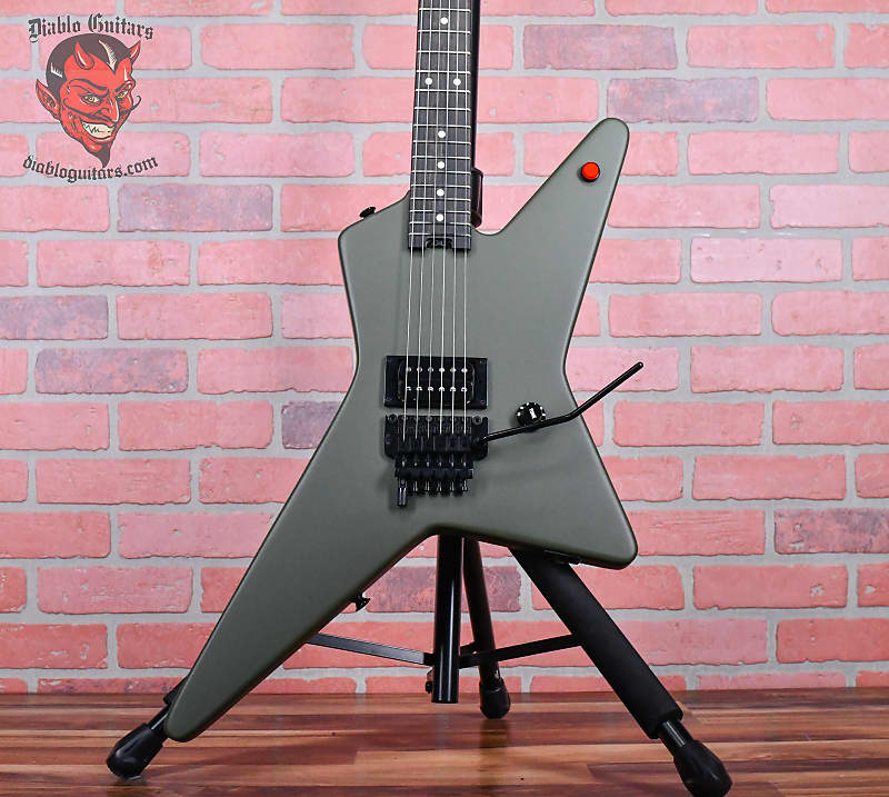 
                      
                        EVH Star Limited Edition Matte Army Drab 2023 w/Original Gigbag
                      
                    