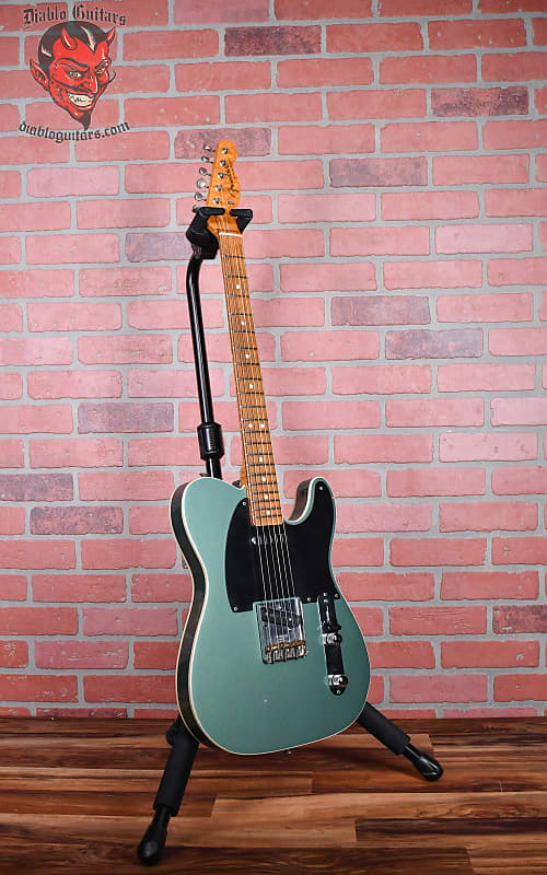 
                      
                        Fender Usa Custom Shop Limited Edition Custom Esquire #13 of 100 (Tele Conversion) 1992 - Firemist Silver w/OHSC
                      
                    