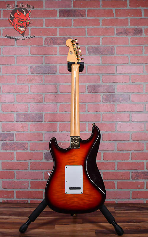 
                      
                        Fender 50th Anniversary Limited Edition American Standard Strat Flame Maple Top&Back Antique Burst #2377 1996 w/OHSC
                      
                    