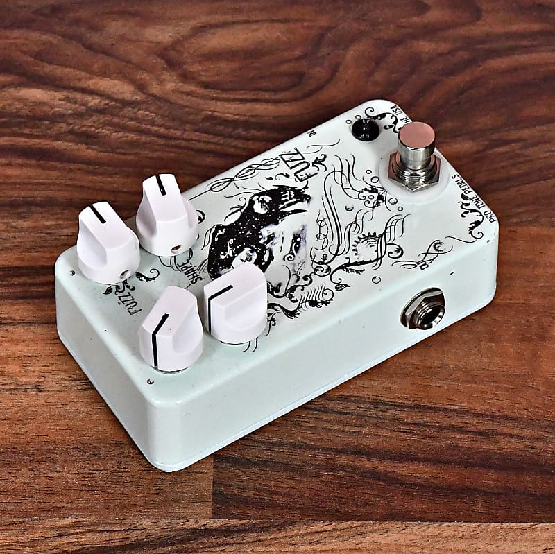 Pro Tone Pedals Essential Edition Fuzz (video)