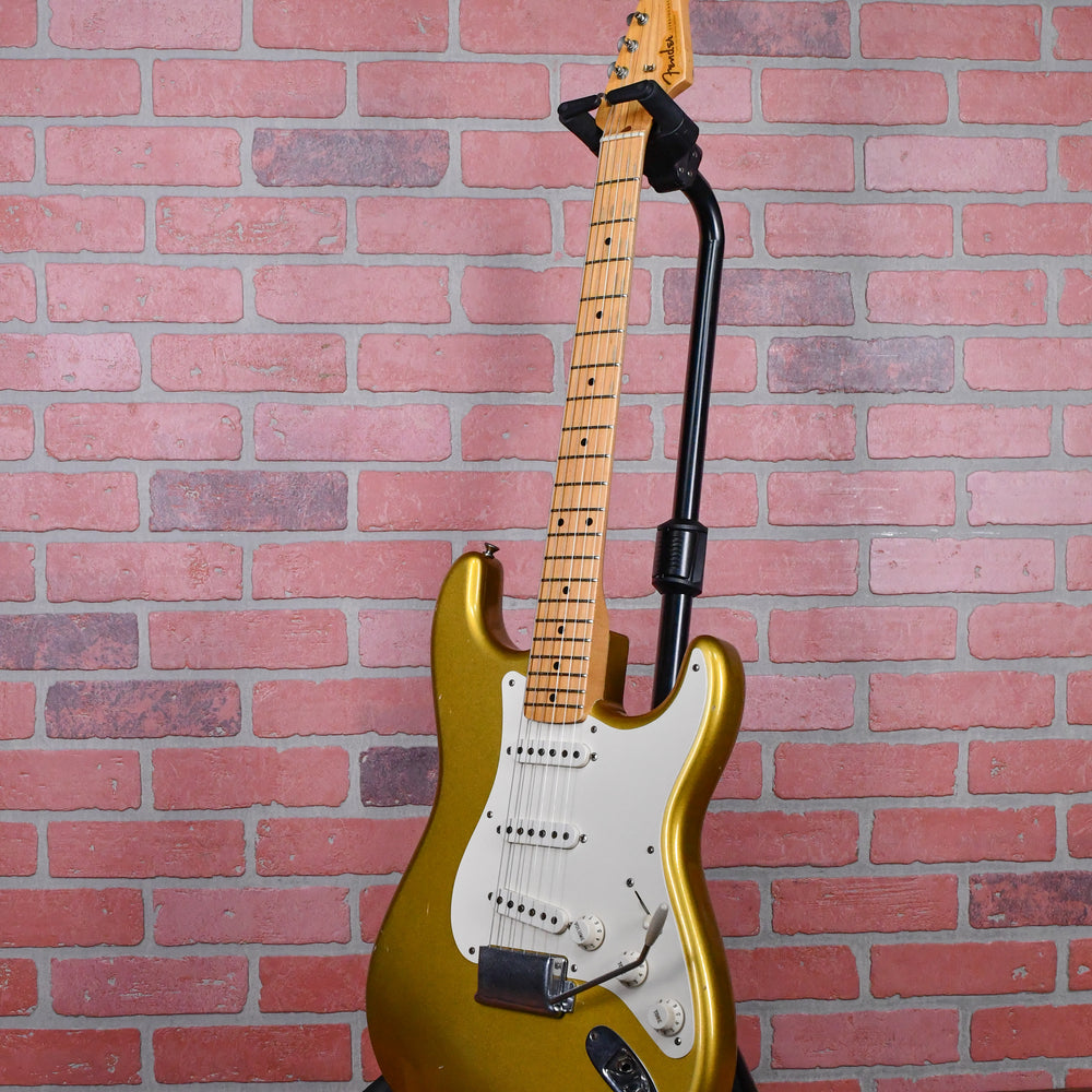 
                      
                        Fender Custom Shop '57 Reissue Stratocaster Relic 2005 Gold Frost w/OHSC and COA
                      
                    