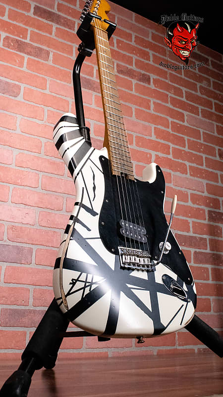 EVH Striped Series '78 Eruption 2022 - Present - Black / White Stripe Relic